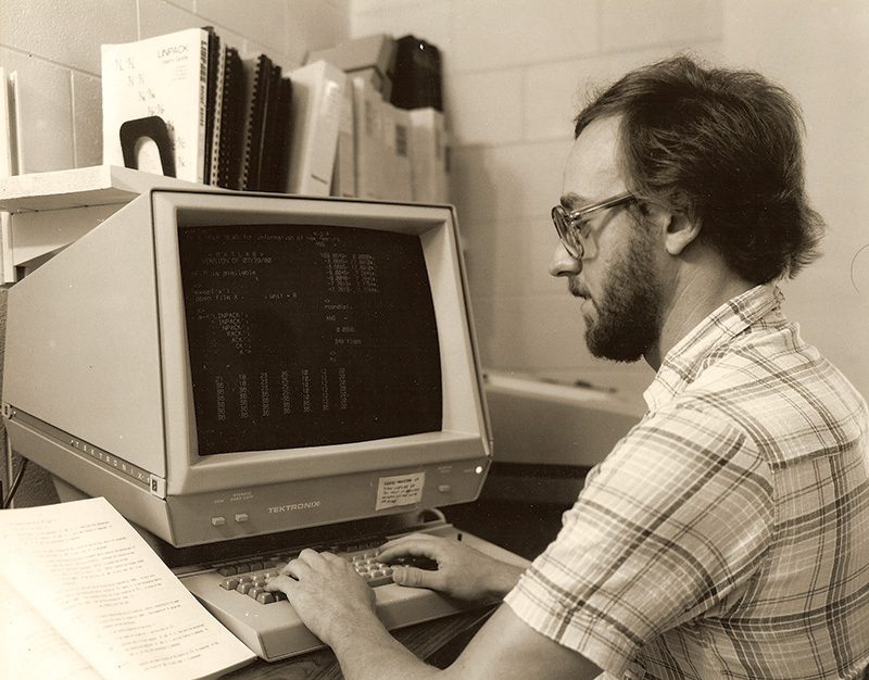 Jack Dongarra working on computer